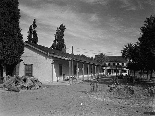 http://waterandpower.org/Historical%20Photos%202/Rancho_Encino_Adobe.jpg